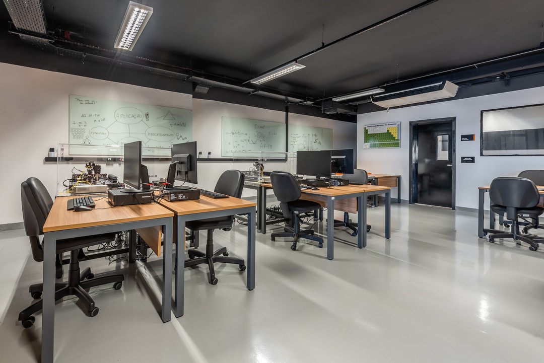 Cadeira de Escritório em BH: Conforto e Produtividade para o Seu Dia a Dia